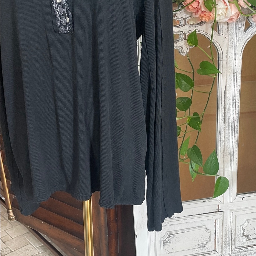 POL Flare Sleeve Black BOHO Henley Women's Top Blouse Large - Picture 3 of 10